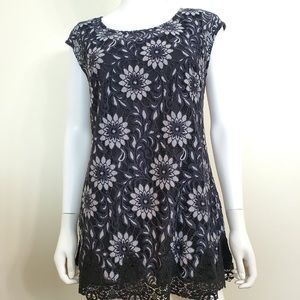 Isaacmizrahi live! Flower Eyelet woman top pretty!